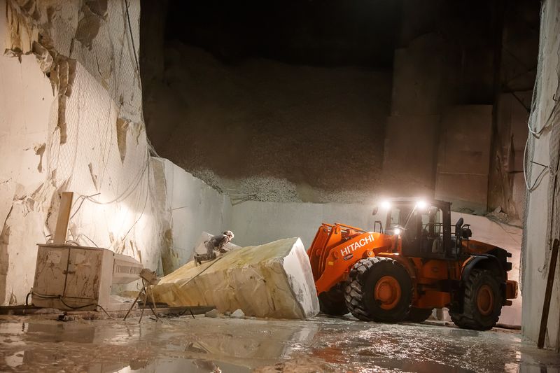 Datei:105 Lasa Marmo Radlader Hitachi.jpg