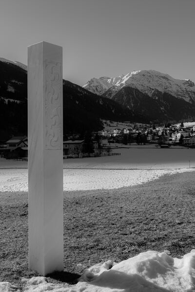 Datei:Stele Elias Wallnöfer Müstair ©Foto Johannes Tappeiner (1).jpg